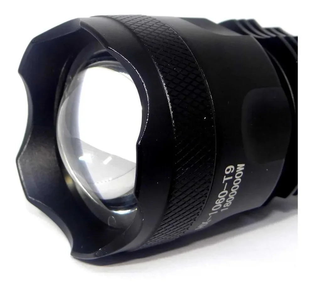 Kit Lanterna Led Tática Xml T9 Preta + Carregador E Baterias Kit Lanterna Led Tática Xml T9 Preta + Carregador E Baterias